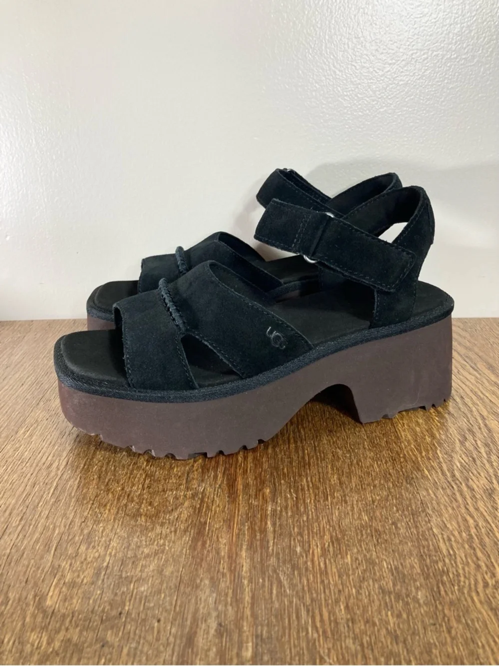 New Ugg New Heights Platform Chunky Sandal Women’s Size 8.5 Black - Picture 2 of 8